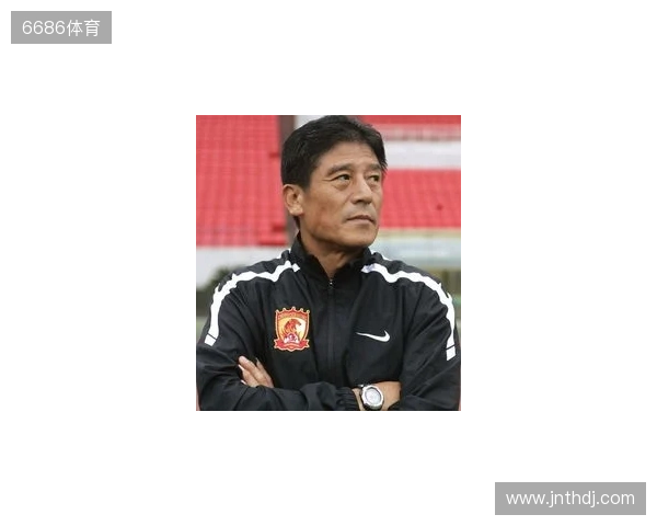 渝媒：李章洙在重庆被球迷请吃火锅，他直接吃的红锅微辣